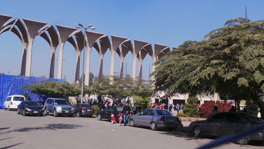 في يومه السادس.. إقبال متوسط للجمهور بمعرض الكتاب